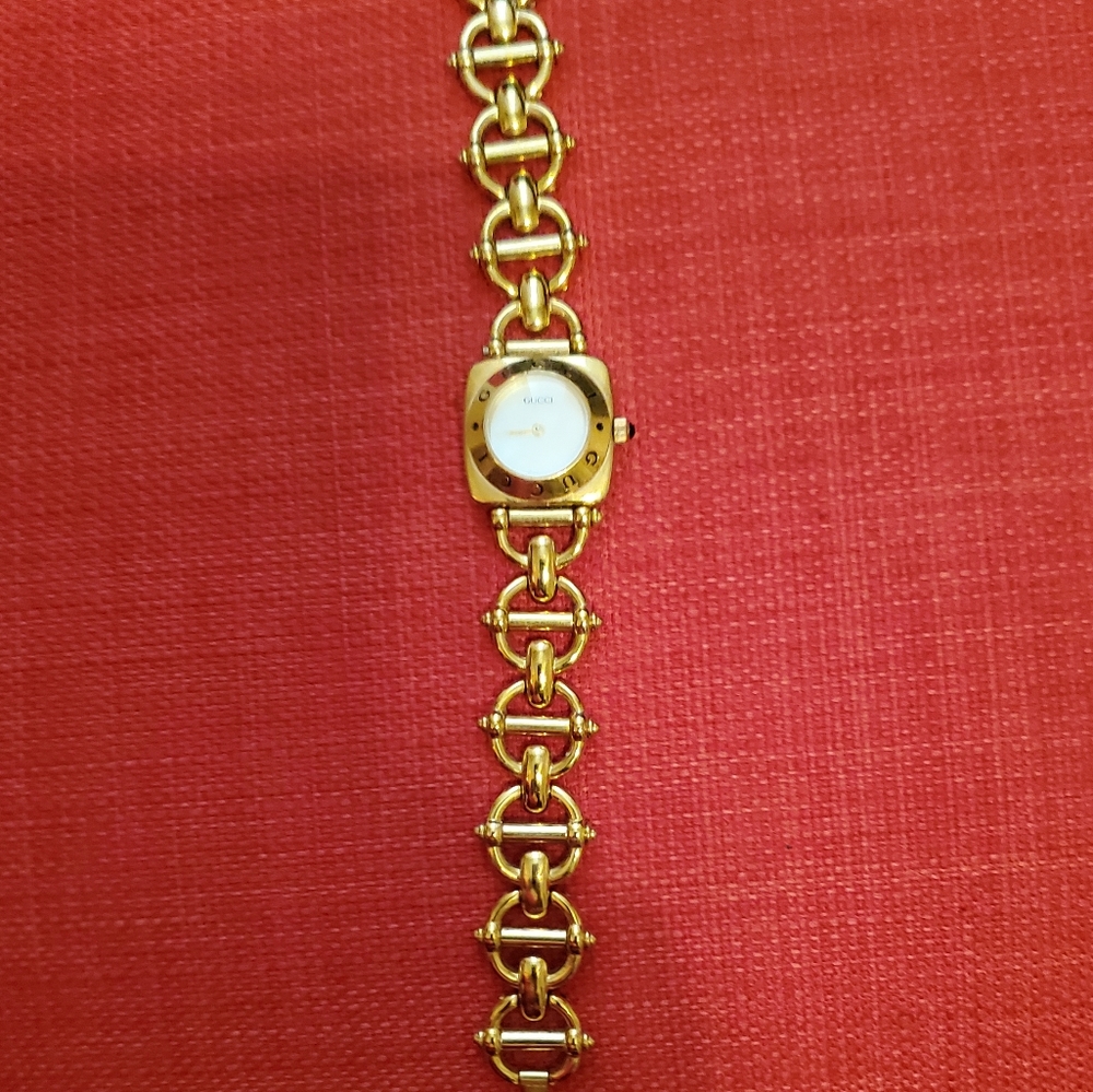 Vintage Guccu Woman's watch. Should fit small or medium wrist. Need battery.